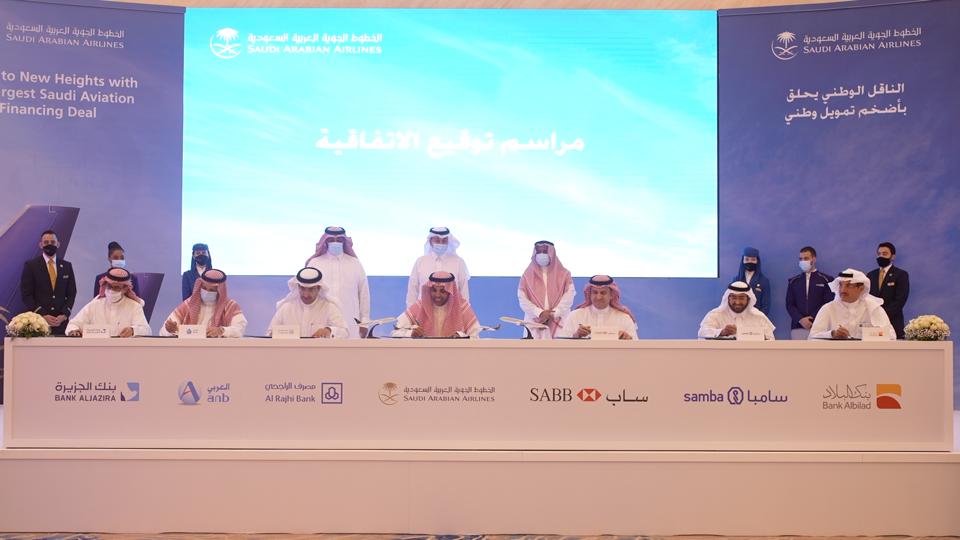 الخطوط السعودية توقع اتفاقية مع 6 بنوك بـ 11.2 مليار لتمويل برنامج زيادة أسطولها
