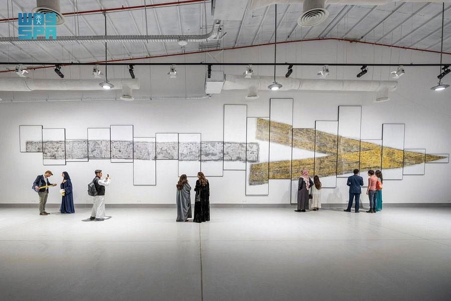 مركز الملك عبدالعزيز الثقافي يعلن اسم الفائز بجائزة إثراء للفنون في بينالي الدرعية