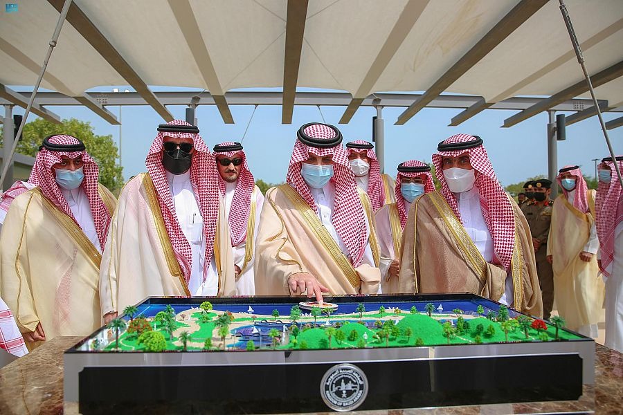 سمو الأمير سعود بن نايف يُدشن مشروع التلال السكني بالجبيل