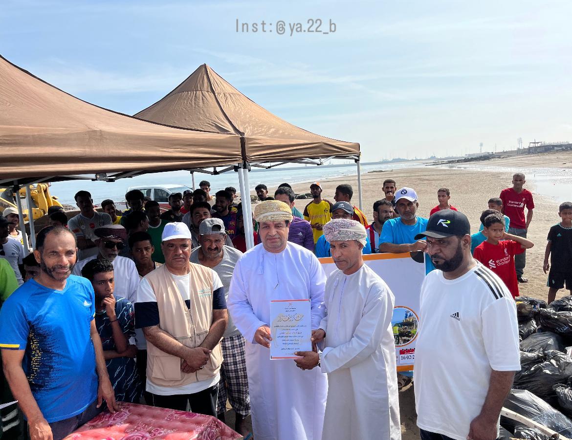 بمشاركة أكثر من 150 متطوعا مكتب والي السويق ينظم حملة بصمة لشواطئ نظيفة في منطقة بديعوه بولاية السويق. 