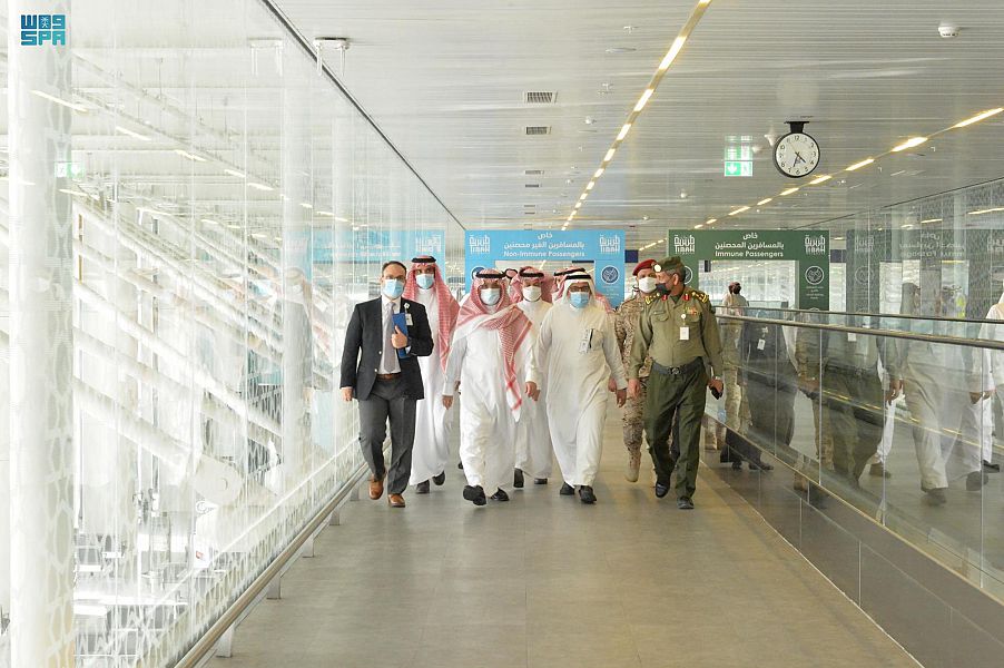 رئيس الطيران المدني يتفقّد مطار الأمير محمد بن عبدالعزيز الدولي بالمدينة المنورة