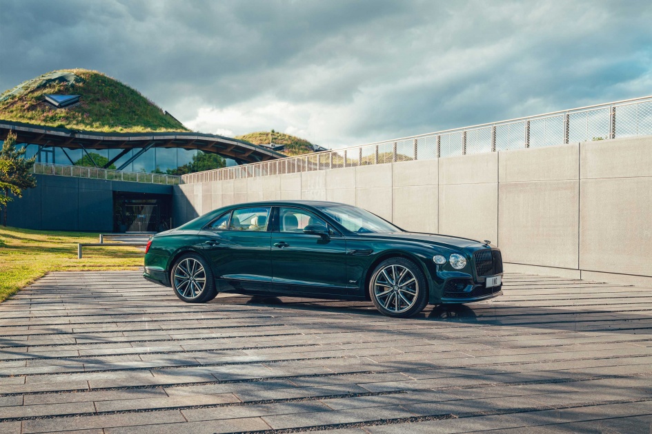  Bentley تطرح Flying Spur Hybrid الجديدة سيارة السيدان الفخمة الأفضل في العالم و أكثر صداقة للبيئة