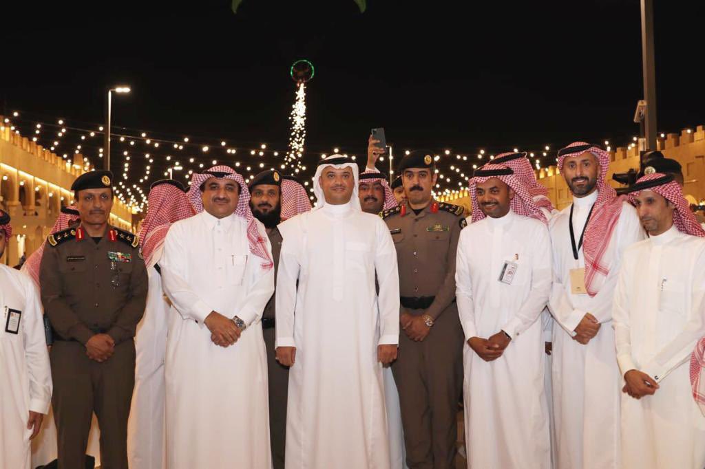 الأمير سعود بن طلال يزور مواقع مهرجان الاحساء 