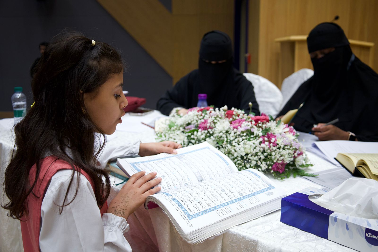٣٠  متسابقة يشاركن في تصفيات مسابقة القرآن والسنة النبوية بتعليم الشرقية . 