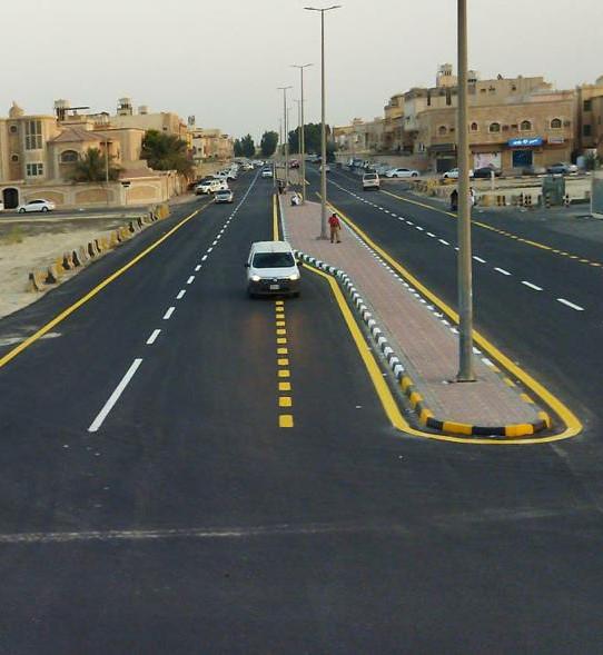 بلدية الجبيل تنفذ أعمال سفلتة وتحسين تقاطعات وصيانة الطرق*