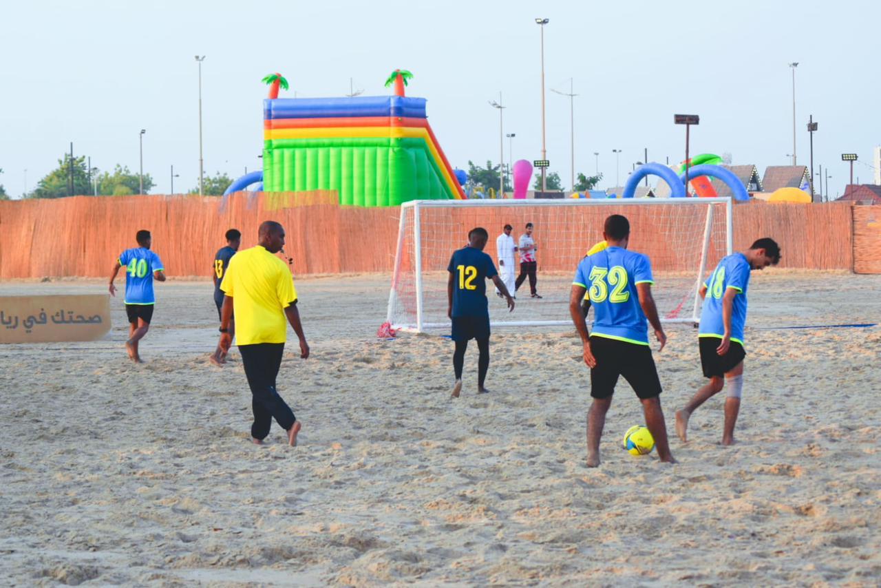 الهيئة الملكية بالجبيل تختتم بطولة كرة القدم الشاطئية ضمن موسم الفنتور البحري بمشاركة (4) فرق