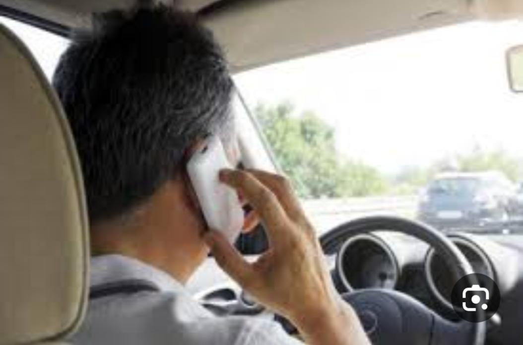 الهاتف الجوال أثناء قيادة السيارة