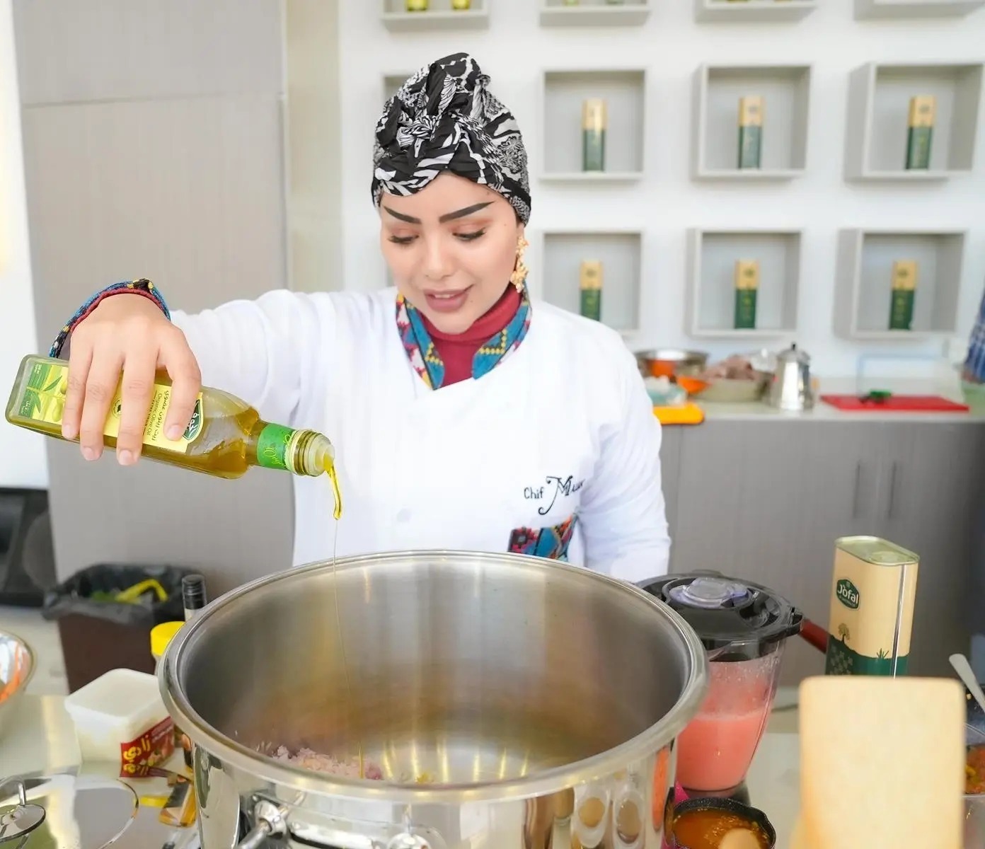  مطبخ الزيتون.. أطباق سعودية وعالمية تقدم على مائدة المهرجان