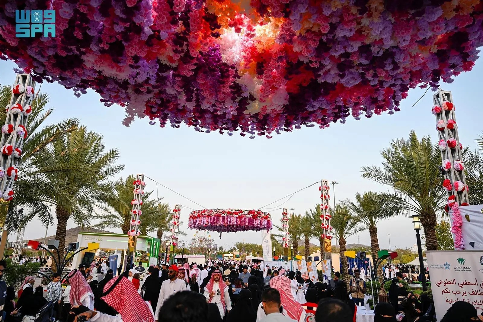 انطلاق فعاليات مهرجان الورد الطائفي (قطاف 19) وسط تدفق كثيف للزوار