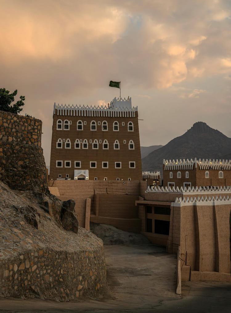قصر العان بنجران.. تجربة سياحية توثق الإرث الأصيل وجمال الطبيعة